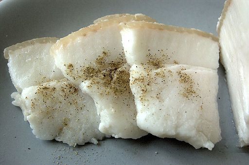 Ukrainian Raw Pork Fat Puts Bacon to Shame 1 412 ukrainian raw pork fat puts bacon to shame salo with pepper closeup